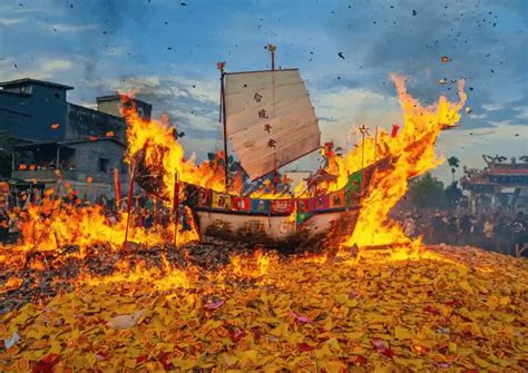 tongkkangi|Sejarah Bakar Tongkang, Tentang Orang Tiongkok Labuhkan .